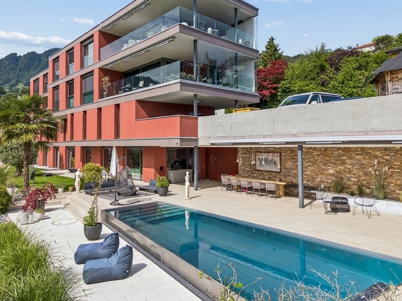 Garten mit Lounge- und Terrassenbereich