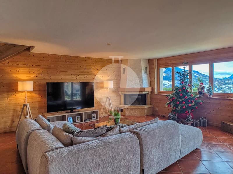 Magnificent luxury duplex flat with large garden and panoramic view of the mountains (2)