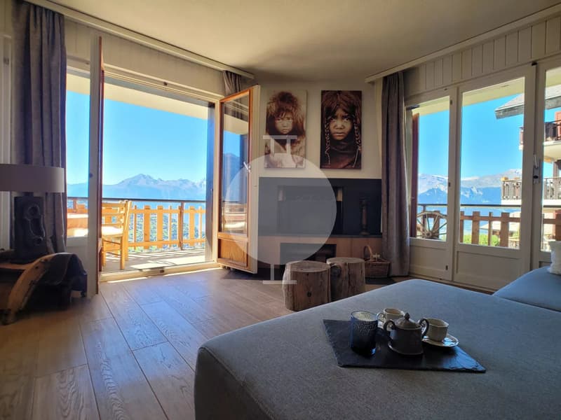 Charmant appartement 3.5 pièces entièrement rénové avec vue sur les montagnes (2)
