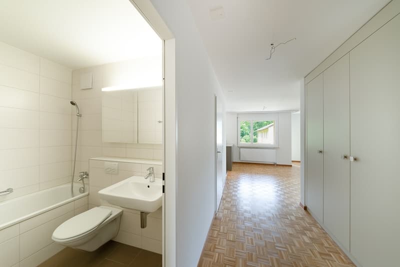 2 Nasszellen (1x Bad, 1x Dusche), Balkon mit Abendsonne, (9)