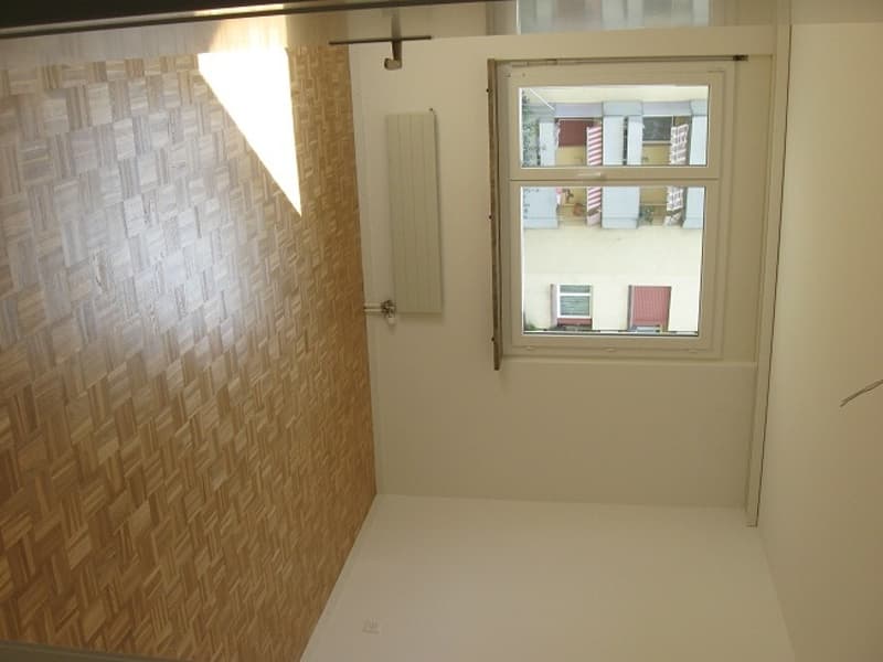 Balkon mit Abendsonne, moderne Küche offen zu Wohnzimmer (3)