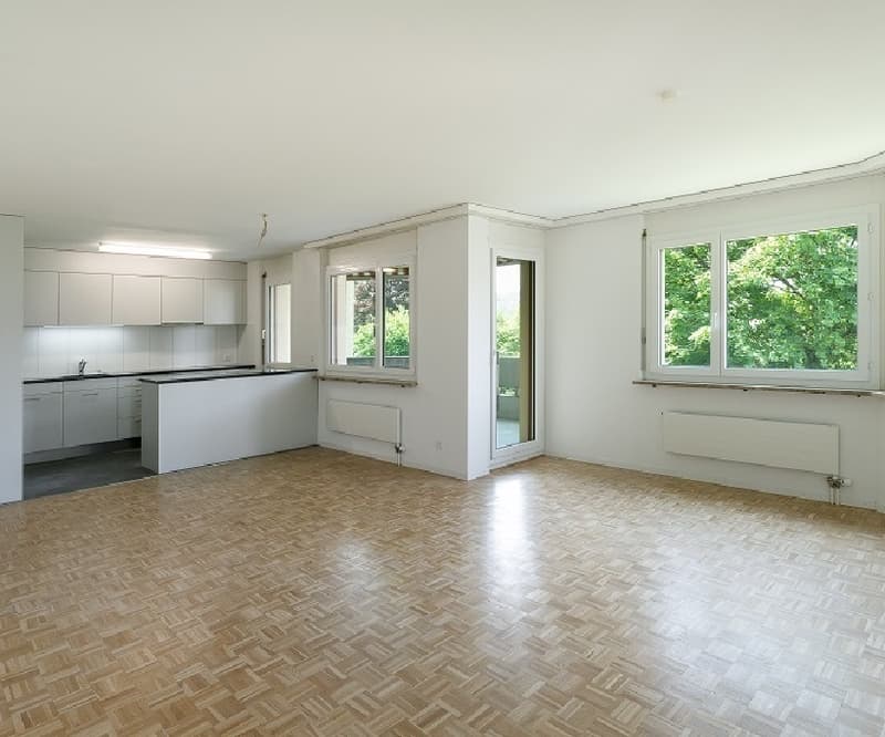 Balkon mit Abendsonne, moderne Küche offen zu Wohnzimmer (6)