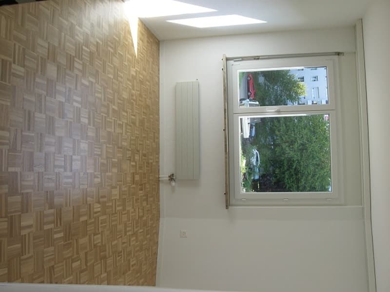 Balkon mit Abendsonne, moderne Küche offen zu Wohnzimmer (2)