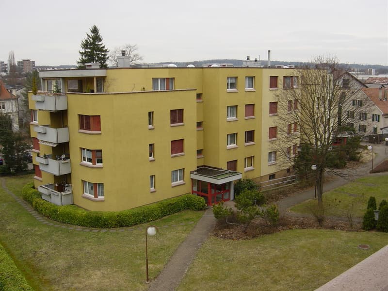 Balkon mit Abendsonne, moderne Küche offen zu Wohnzimmer (9)