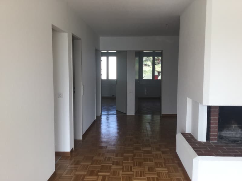Grosszügige 3.5-Zimmerwohnung mit Cheminée zu vermieten (2)