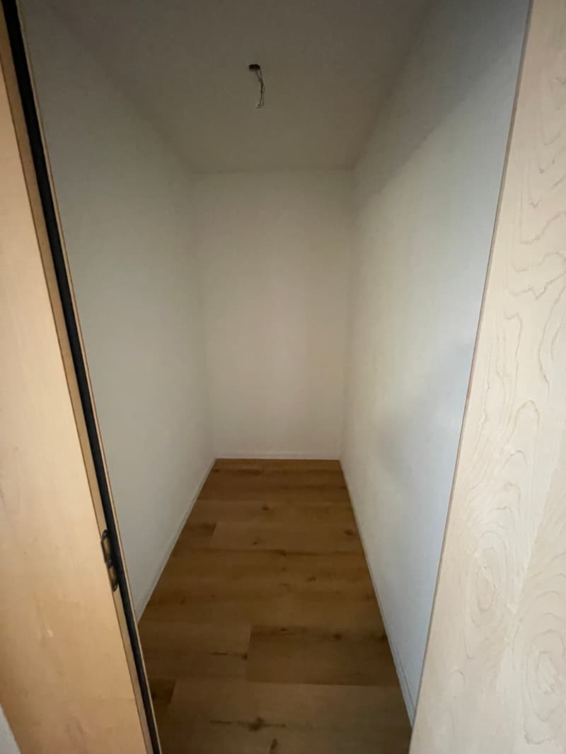 6510.32.0137.R.jpg