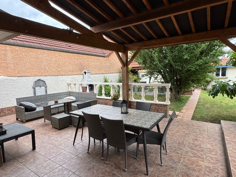MAISON DE VILLE, GRANDE PIÈCE DE VIE, 4 CHAMBRES ET BEAU JARDIN (2)