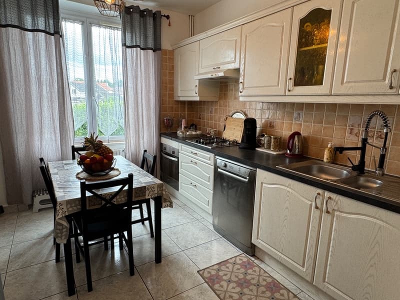 MAISON DE VILLE, GRANDE PIÈCE DE VIE, 4 CHAMBRES ET BEAU JARDIN (7)