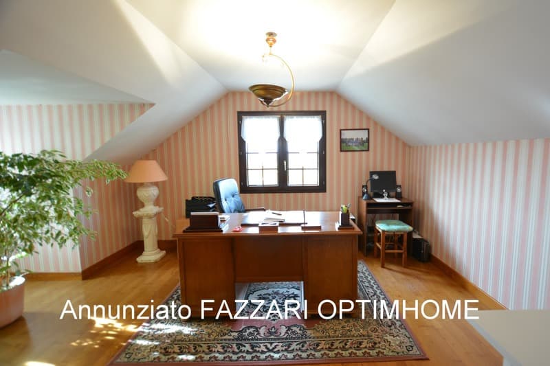 À vendre en exclusivité à Stenay, vaste maison familiale de plain-pied (8)