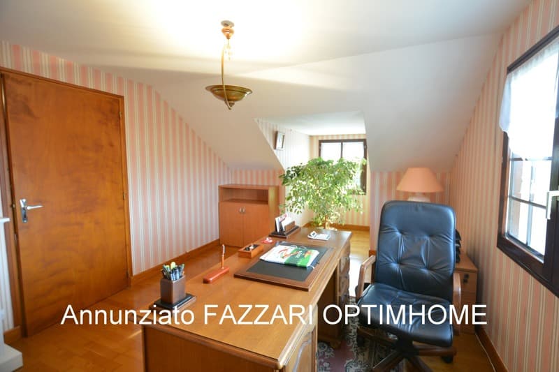 À vendre en exclusivité à Stenay, vaste maison familiale de plain-pied (9)