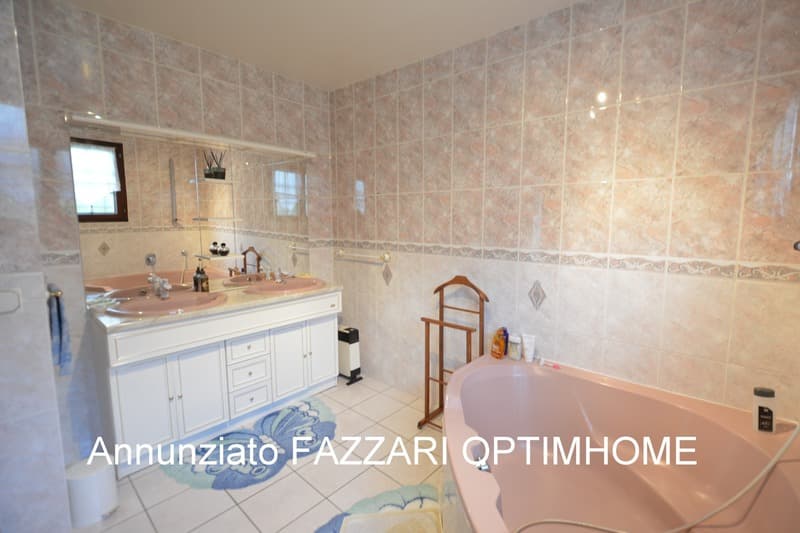À vendre en exclusivité à Stenay, vaste maison familiale de plain-pied (10)