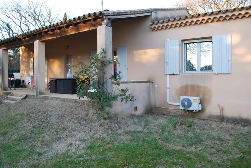 Maison entourée d'un jardin à GRIGNAN (26) (2)