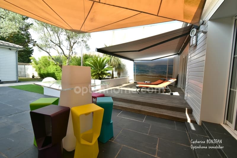 Maison à vendre 6 pièces 250 m2 prestations de qualité à BLANQUEFORT (11)