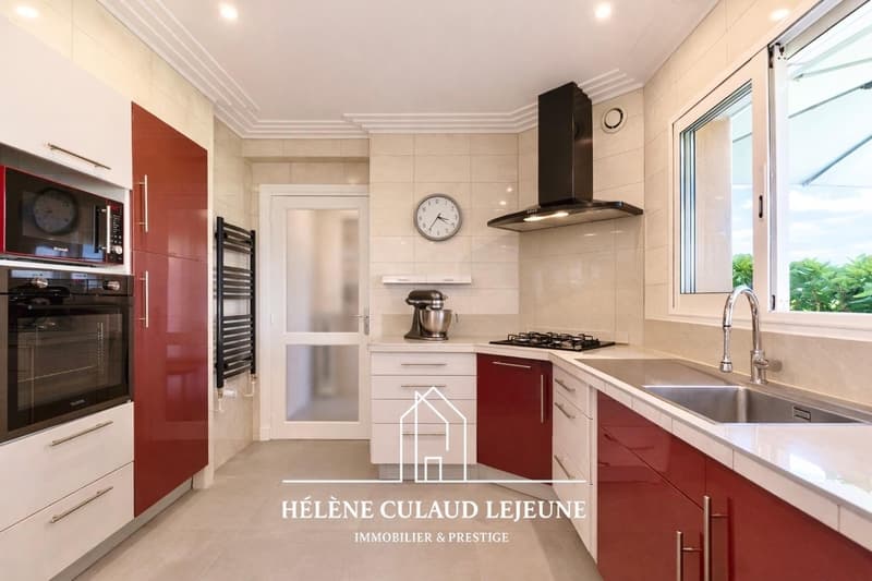 MAISON FAMILIALE AVEC VUE DÉGAGÉE SUR LA NATURE - 184 m² - VANNES (8)