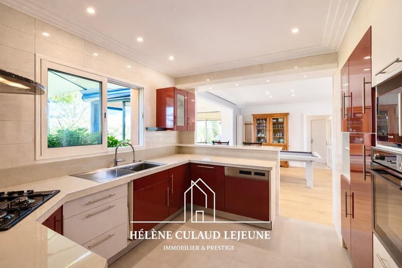 MAISON FAMILIALE AVEC VUE DÉGAGÉE SUR LA NATURE - 184 m² - VANNES (10)