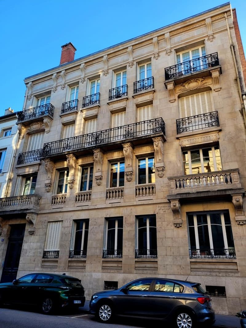 APPARTEMENT F7 DANS TRES BEL IMMEUBLE BOURGEOIS !!! (1)