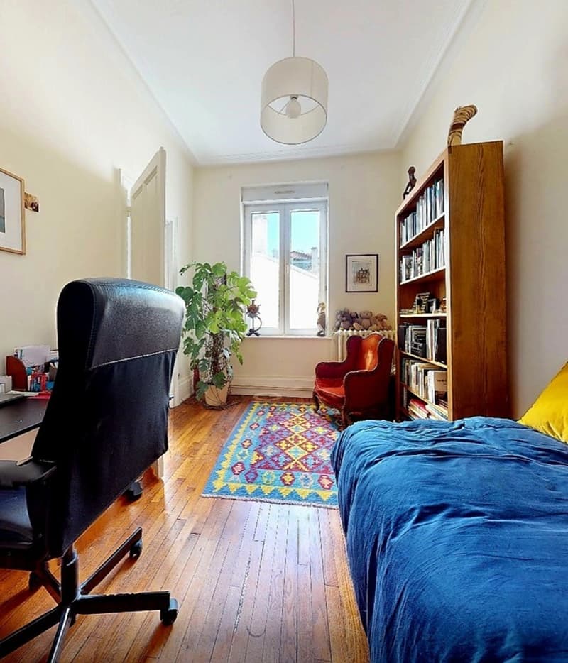 APPARTEMENT F7 DANS TRES BEL IMMEUBLE BOURGEOIS !!! (13)