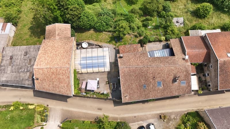 Ancien corps de ferme rénové avec piscine, grange et studio (2)