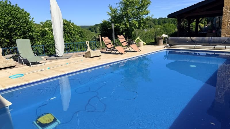 Ancien corps de ferme rénové avec piscine, grange et studio (3)