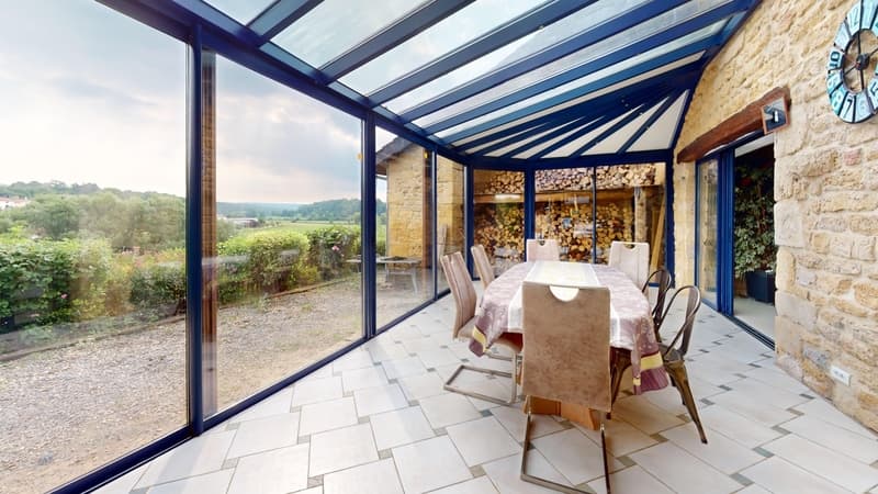 Ancien corps de ferme rénové avec piscine, grange et studio (9)