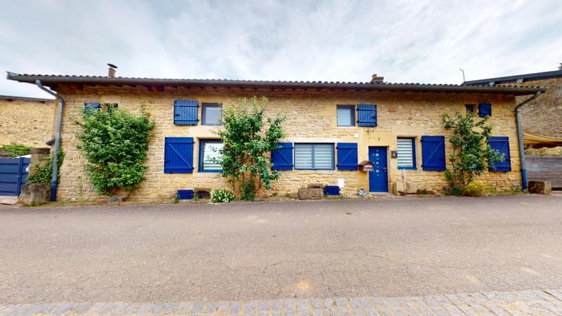 Ancien corps de ferme rénové avec piscine, grange et studio (6)