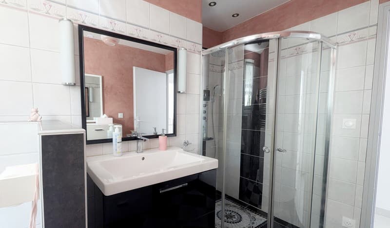 EYGUIÈRES (13) | Belle maison provençale T7 avec cour intérieure et (12)
