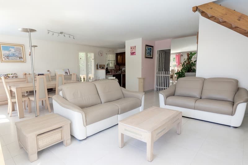 EYGUIÈRES (13) | Belle maison provençale T7 avec cour intérieure et (7)