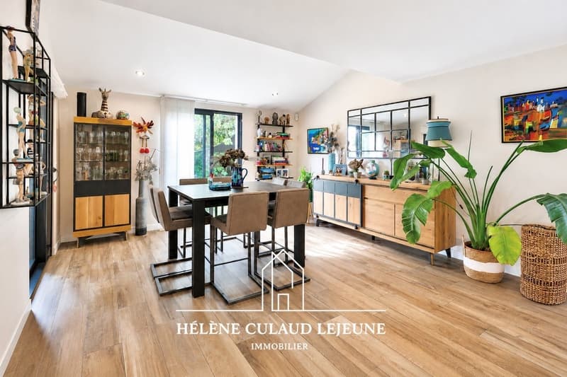 MAISON D'ARCHITECTE - 157 m² - SAINT AVÉ (10)