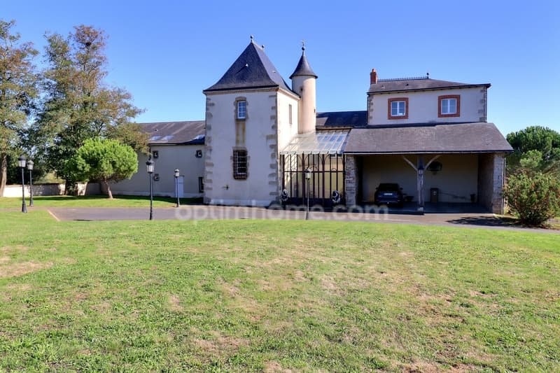 Domaine d'Exception du XVIe s. - Proche Cholet | Potentiel > 1 200 m² (1)