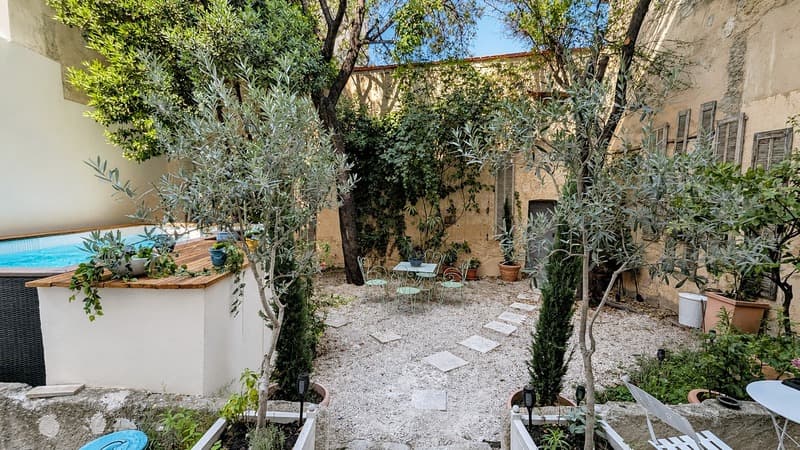SALON-DE-PROVENCE (13) | Maison de maître de caractère avec jardin et (2)