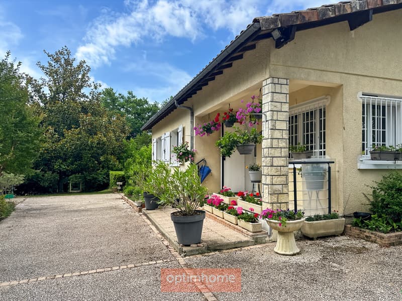 Villa T4 avec piscine couverte, jardin clos autour pour environ 1800 (7)