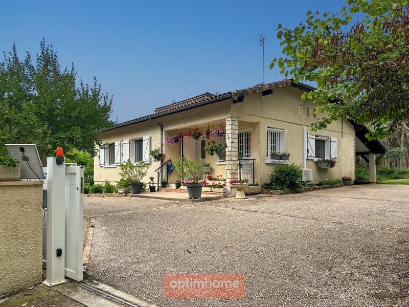 Villa T4 avec piscine couverte, jardin clos autour pour environ 1800 (1)