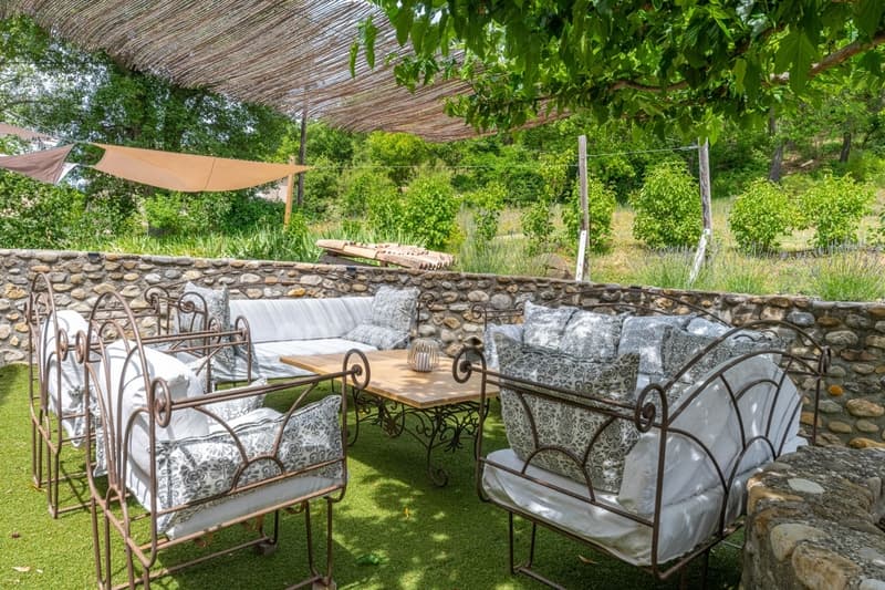 A vendre Authentique propriété de caractère avec gîte indépendant à (12)