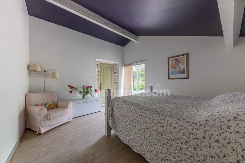 A vendre Authentique propriété de caractère avec gîte indépendant à (9)