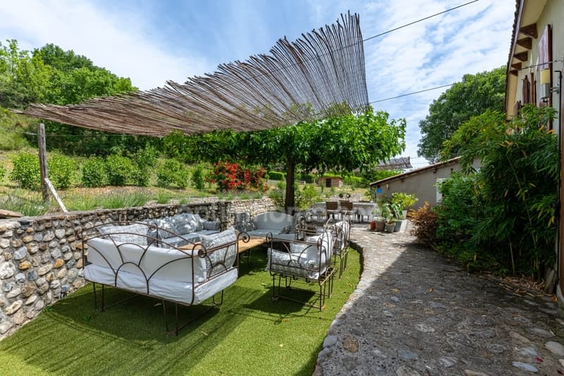 A vendre Authentique propriété de caractère avec gîte indépendant à (13)