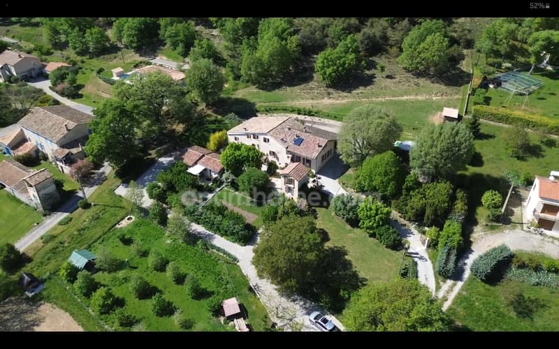 A vendre Authentique propriété de caractère avec gîte indépendant à (2)