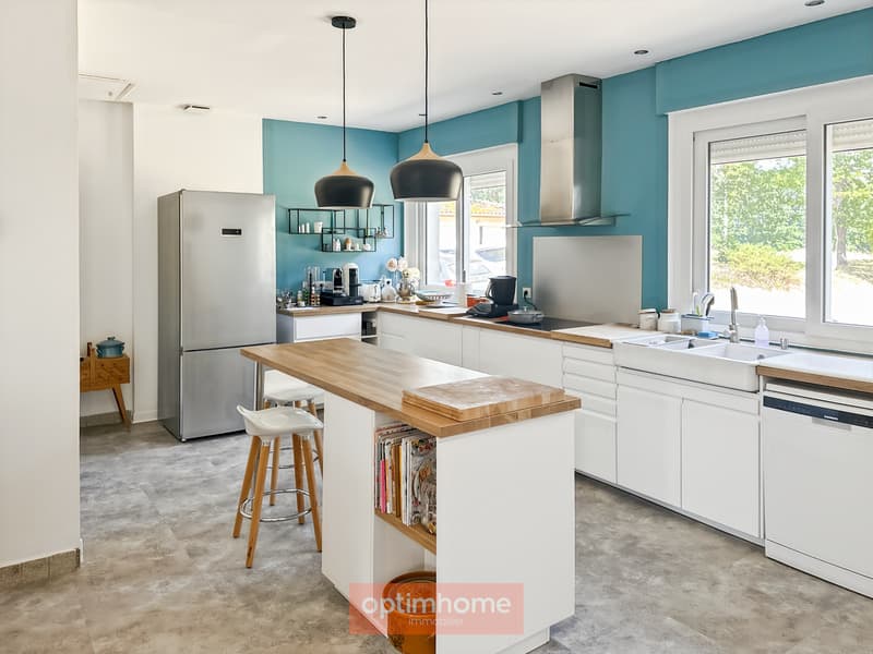 Maison rénovée pleine de charme et de caractère sur son parc boisé (10)