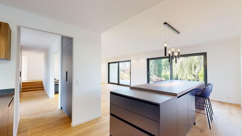 Maison individuelle avec 5 chambres et deux garages (4)