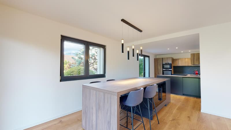Maison individuelle avec 5 chambres et deux garages (5)