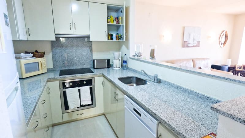 Appartement avec piscine?? Vue mer exceptionnelle plein Sud ! (8)