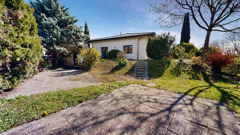 Maison individuelle avec 5 chambres et deux garages (2)