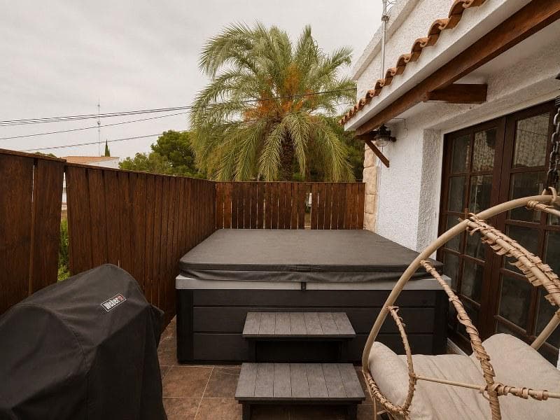 Magnifique maison sur deux étages avec jacuzzi privé (2)