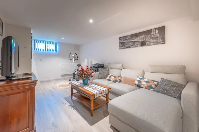 Belle villa familiale de 152 m² à Challex avec piscine (7)