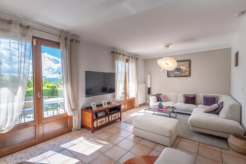 Belle villa familiale de 152 m² à Challex avec piscine (5)