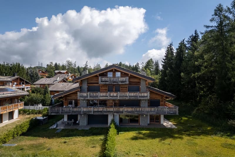 Rez-de-jardin de standing en bordure du golf à Crans-Montana (1)