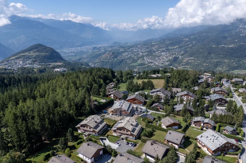 Rez-de-jardin de standing en bordure du golf à Crans-Montana (7)