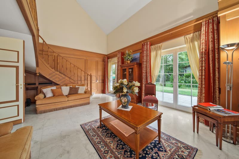 Magnifique villa de 4 chambres avec piscine et vue lac (1)