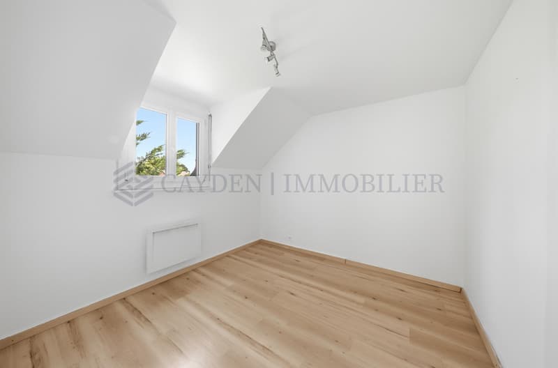 Villa jumelle rénovée avec studio indépendant dans un environnement résidentiel privilégié à Commugny (10)