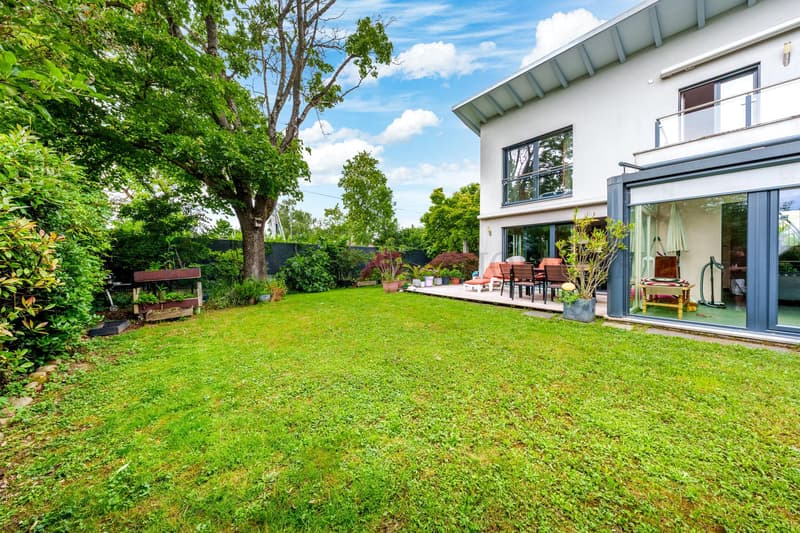 Charmante villa jumelée Minergie avec superbe jardin arboré ! (1)