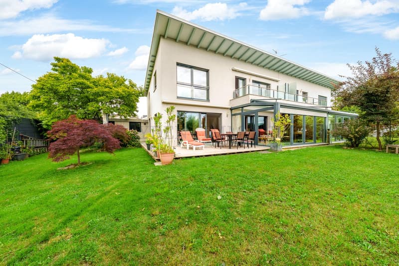 Charmante villa jumelée Minergie avec superbe jardin arboré ! (2)